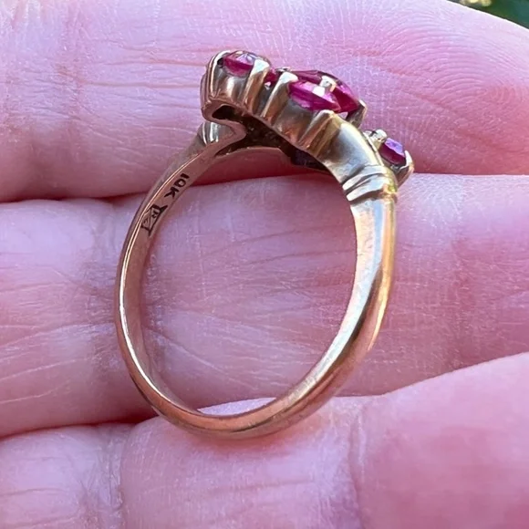 VINTAGE ART DECO SOLID 10K YELLOW GOLD SYNTHETIC RUBY CLUSTER COCKTAIL RING - Picture 15 of 16